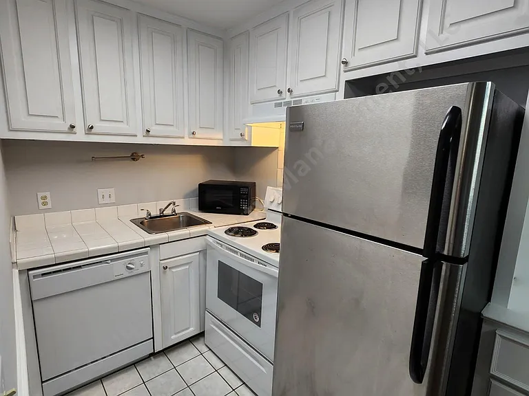 1227 Barnwell St #2 — Photo 9