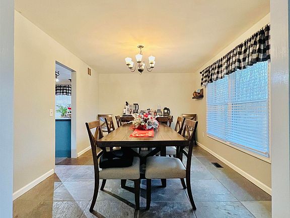 5th image of 306 Shandell Dr