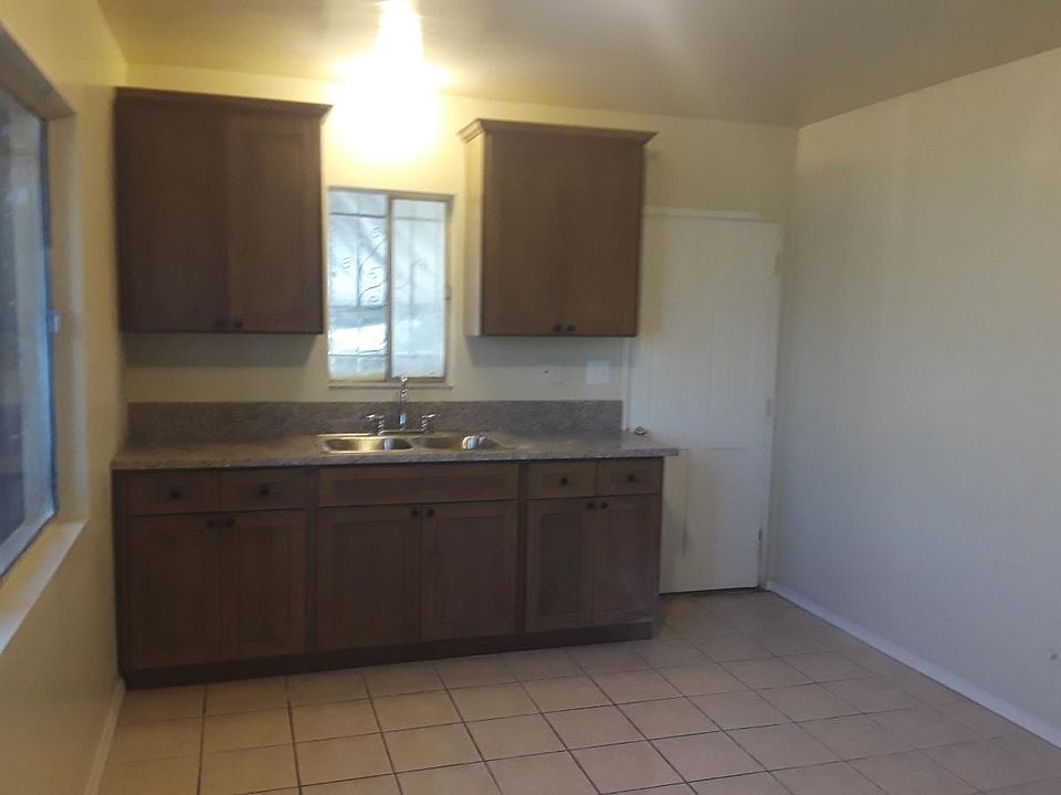 1st image of 1110 W 91st St