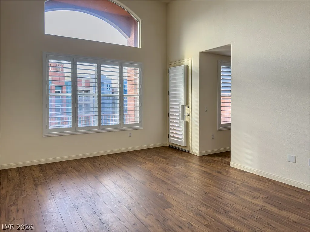 3 bed, 2.0 bath, 1703 sqft, $2,450 — Photo 4