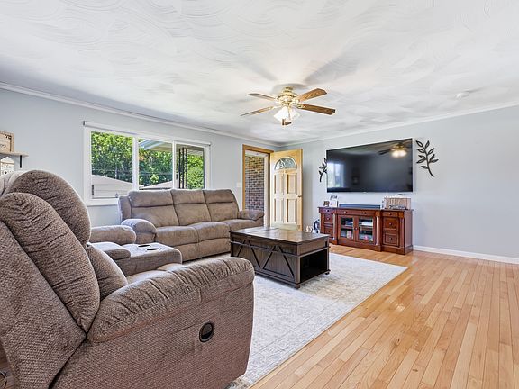 3rd image of 508 S Russell Dr