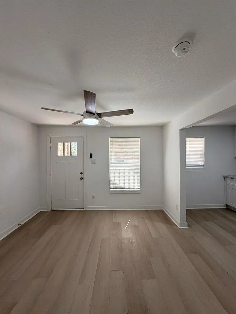 201 Lowery Drive - 3 — Photo 4