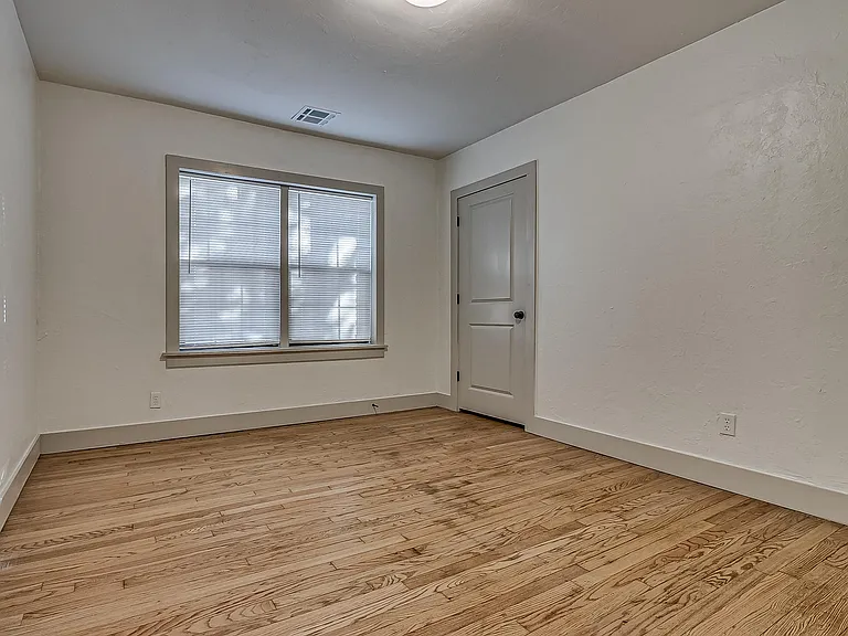 2110 N Kelley Ave — Photo 23