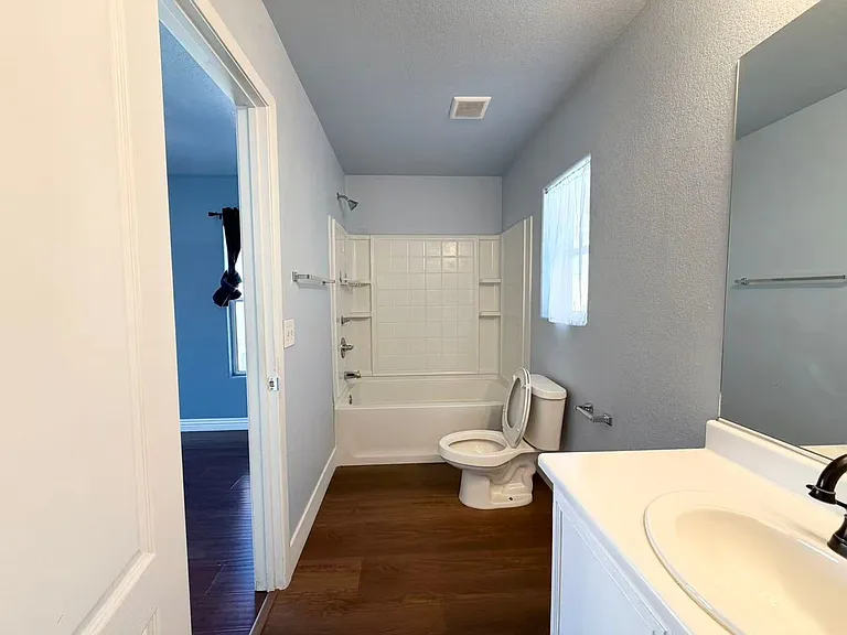 709 Jewel Tower St — Photo 18