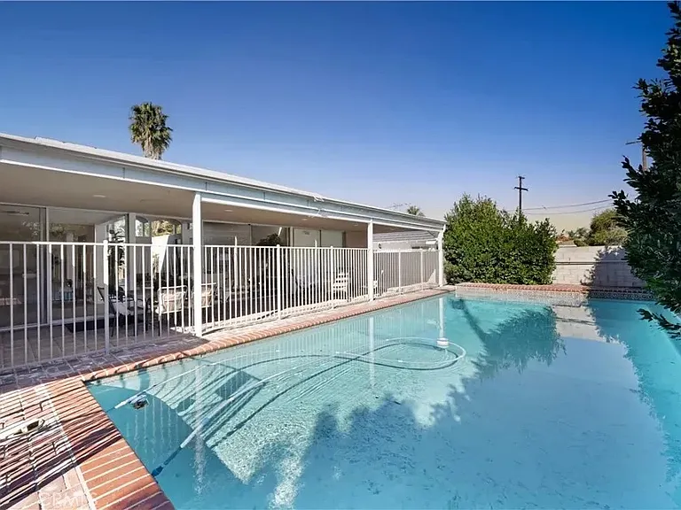 9844 Pangborn Ave — Photo 44
