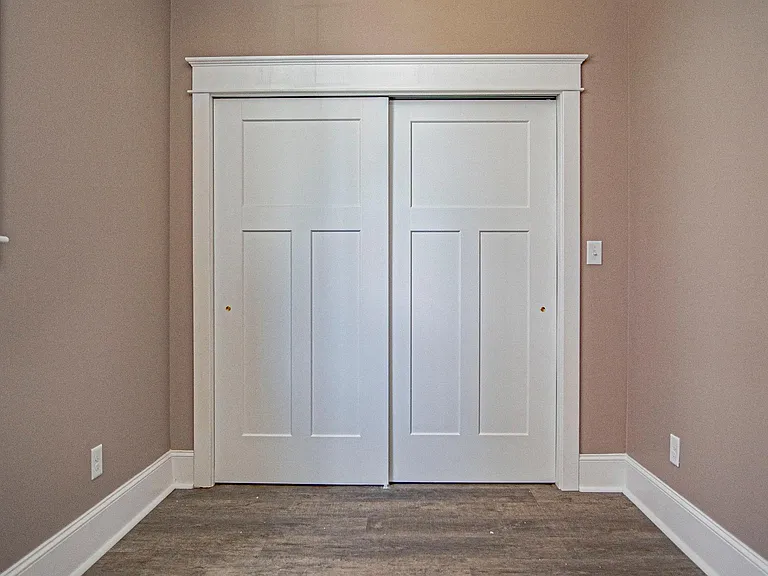 151 E Eagle St — Photo 35