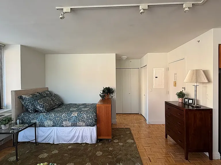 1500 Lexington Ave #12A — Photo 6