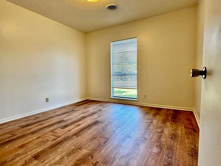 210 Frederick Rd — Photo 11