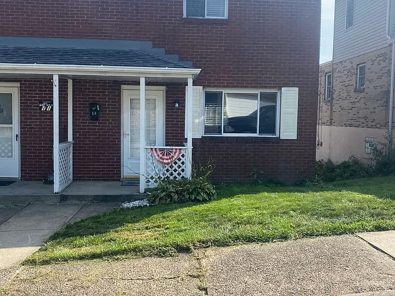 13 Franklin Ave — Photo 1
