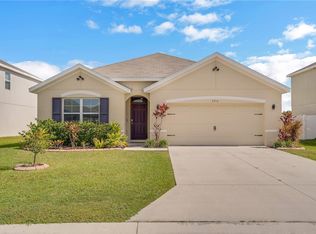 3214 Golden Dewdrop Ln, Plant City, FL 33566
