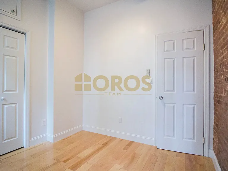 533 E 5th St #1RW — Photo 6