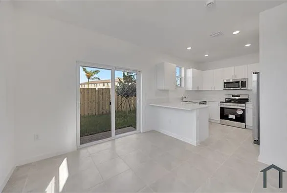 2412 SE 29th St — Photo 5