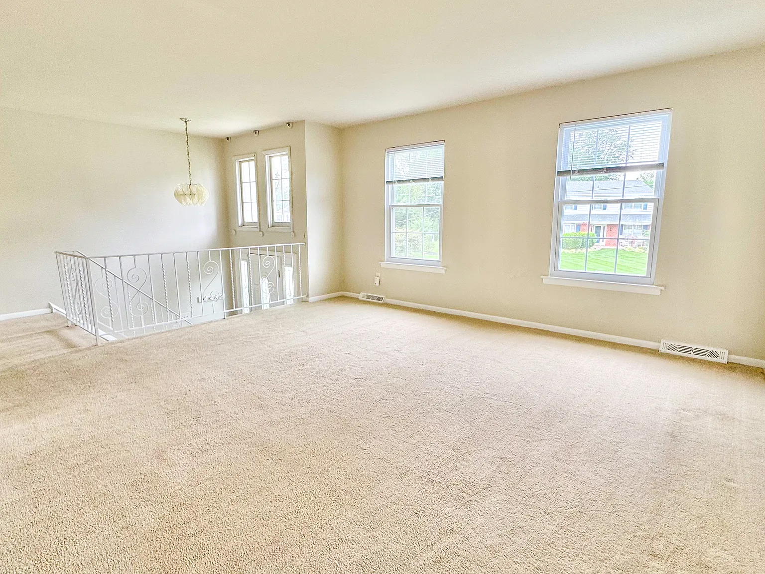 4 bed, 2.5 bath, 2048 sqft, $3,750 — Photo 2