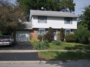 956 Valley Stream Dr, Wheeling, IL 60090