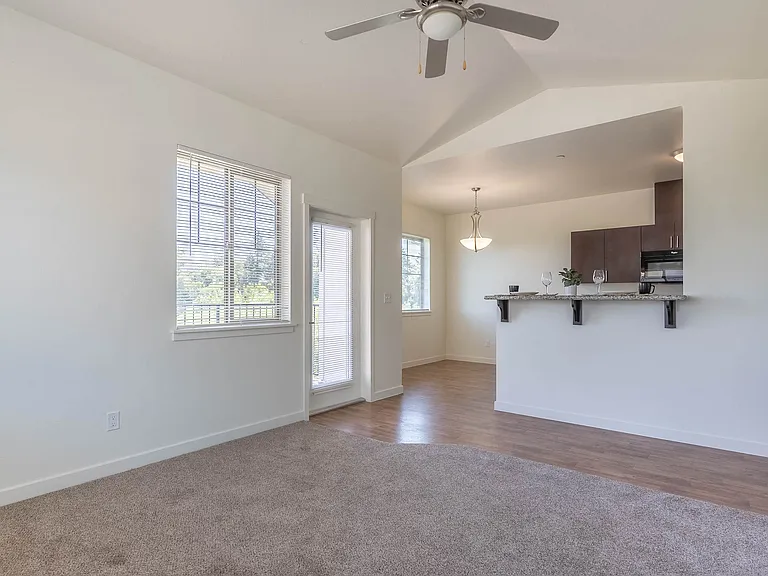 Riverplace Apartment Homes — Photo 36