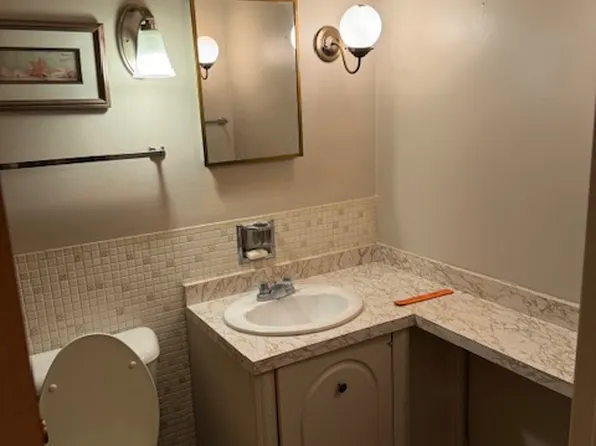 8772 Sieloff Dr, Hazelwood, MO