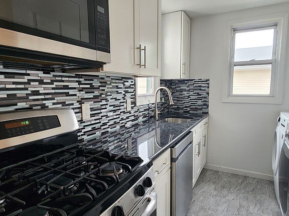 3rd image of 20 William St #2