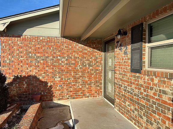 2nd image of 742 Cynthia Dr