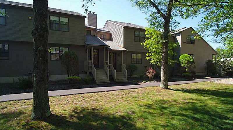 1st image of 2707 Pinewood Dr #2707