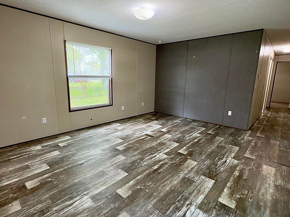 4th image of 223 Southgate Dr