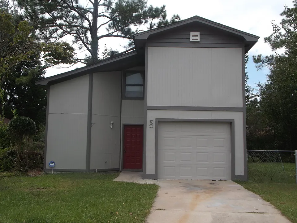 5 Crestwood Cir