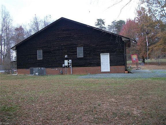 4th image of 1656 N State Highway 87