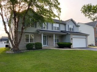 83 S Hankes Rd, Aurora, IL 60506