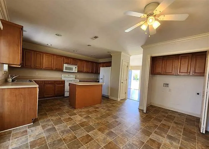 2224 Stepping Stone Dr — Photo 5