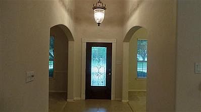 5th image of 3205 W Oaks Blvd