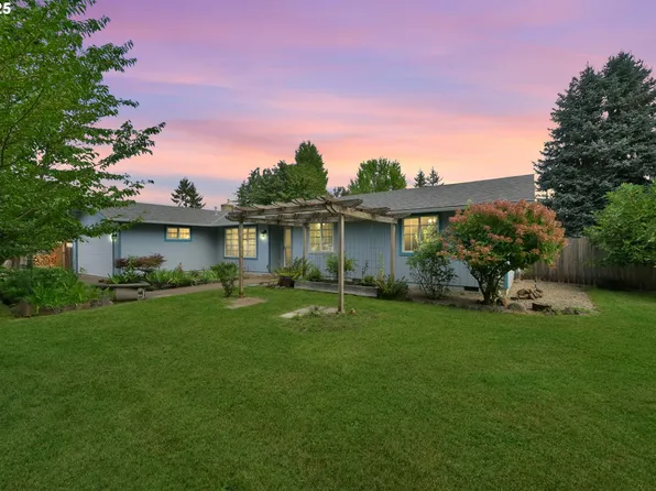 27977 Green Oaks Dr, Eugene, OR 97402