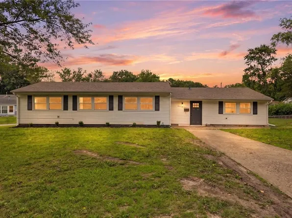 907 NE 61st St, Kansas City, MO 64118