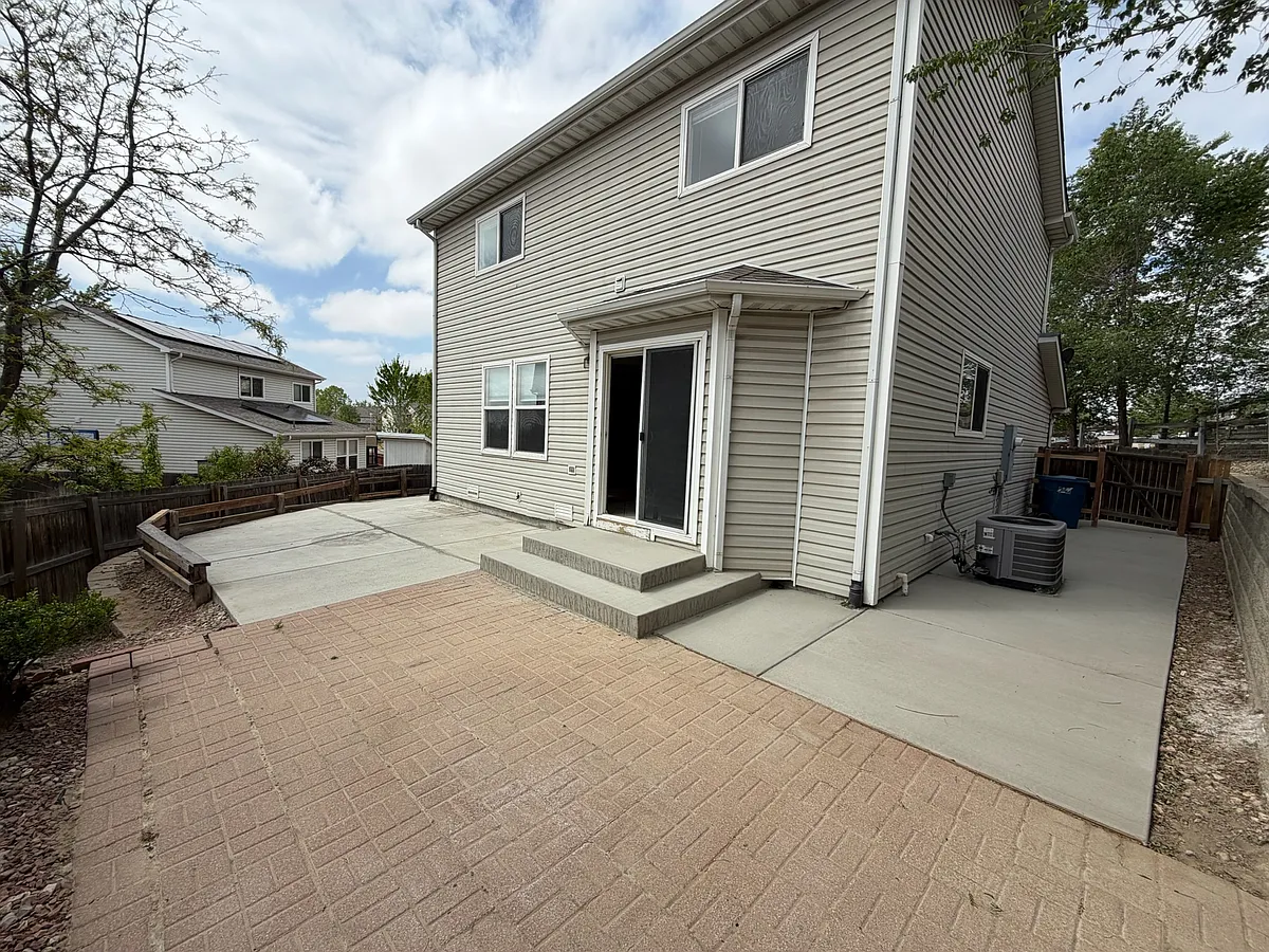 Building Photo - 585 E 78th Dr
