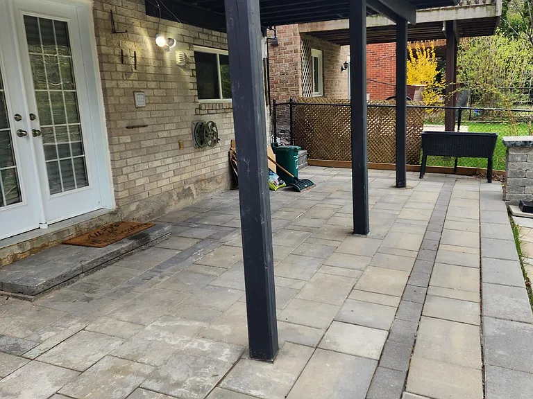 2385 Hargood Pl #LOWER — Photo 2