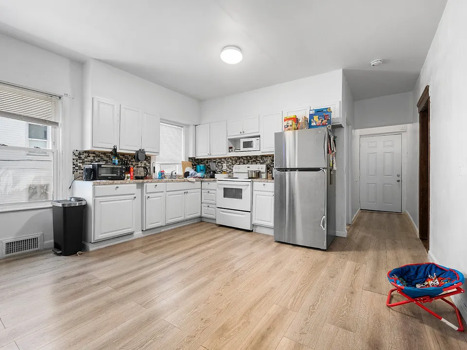 33 Jefferson St #1