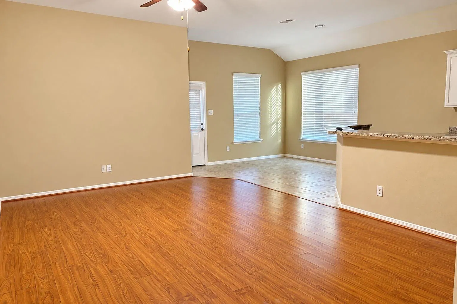 3 bed, 2.5 bath, 1724 sqft, $2,300 — Photo 3