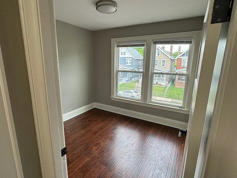 988 Linwood Ave — Photo 18