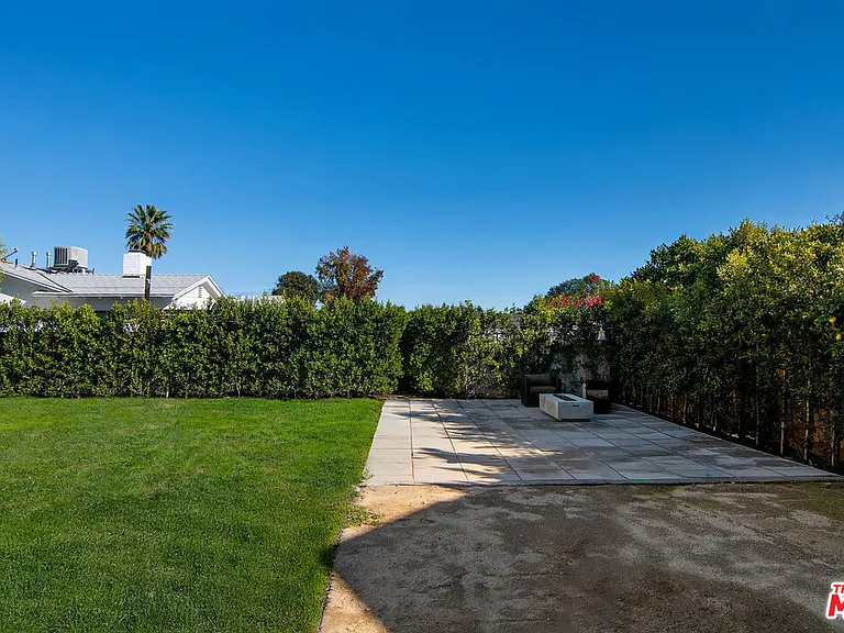13220 Erwin St — Photo 27