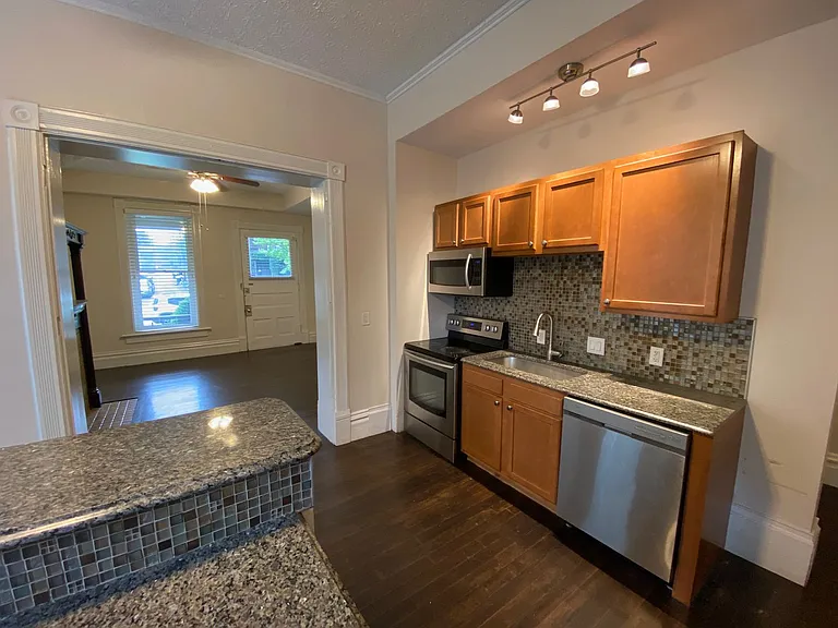 Dennison Ave 877 NCR — Photo 19
