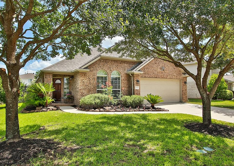 Well landscaped with mature trees for optimum shade.