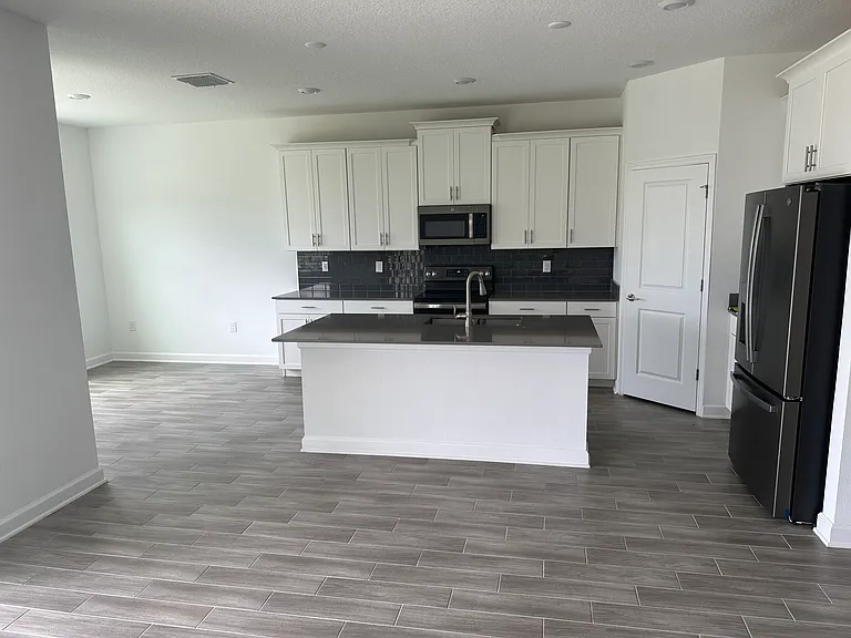 5016 Center Ct — Photo 7