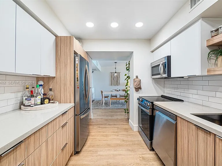 3600 Mystic Pointe Dr #1417 — Photo 8