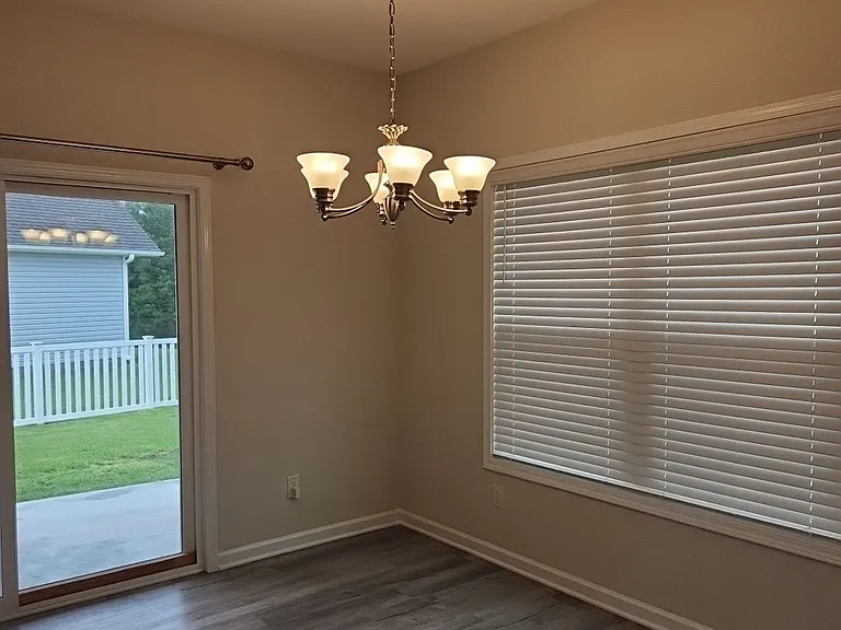 497 Hillsborough Dr — Photo 11