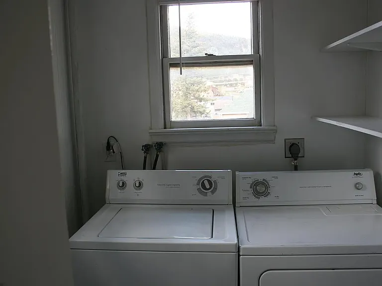 422 N Baldwin St — Photo 15
