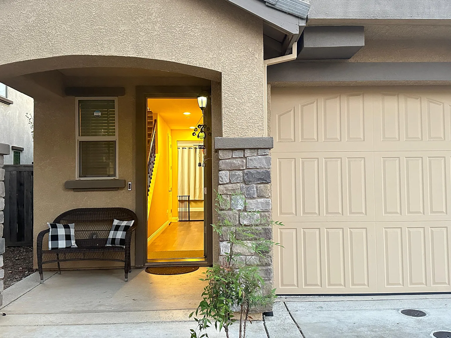4 bed, 2.5 bath, 1912 sqft, $3,200 — Photo 4