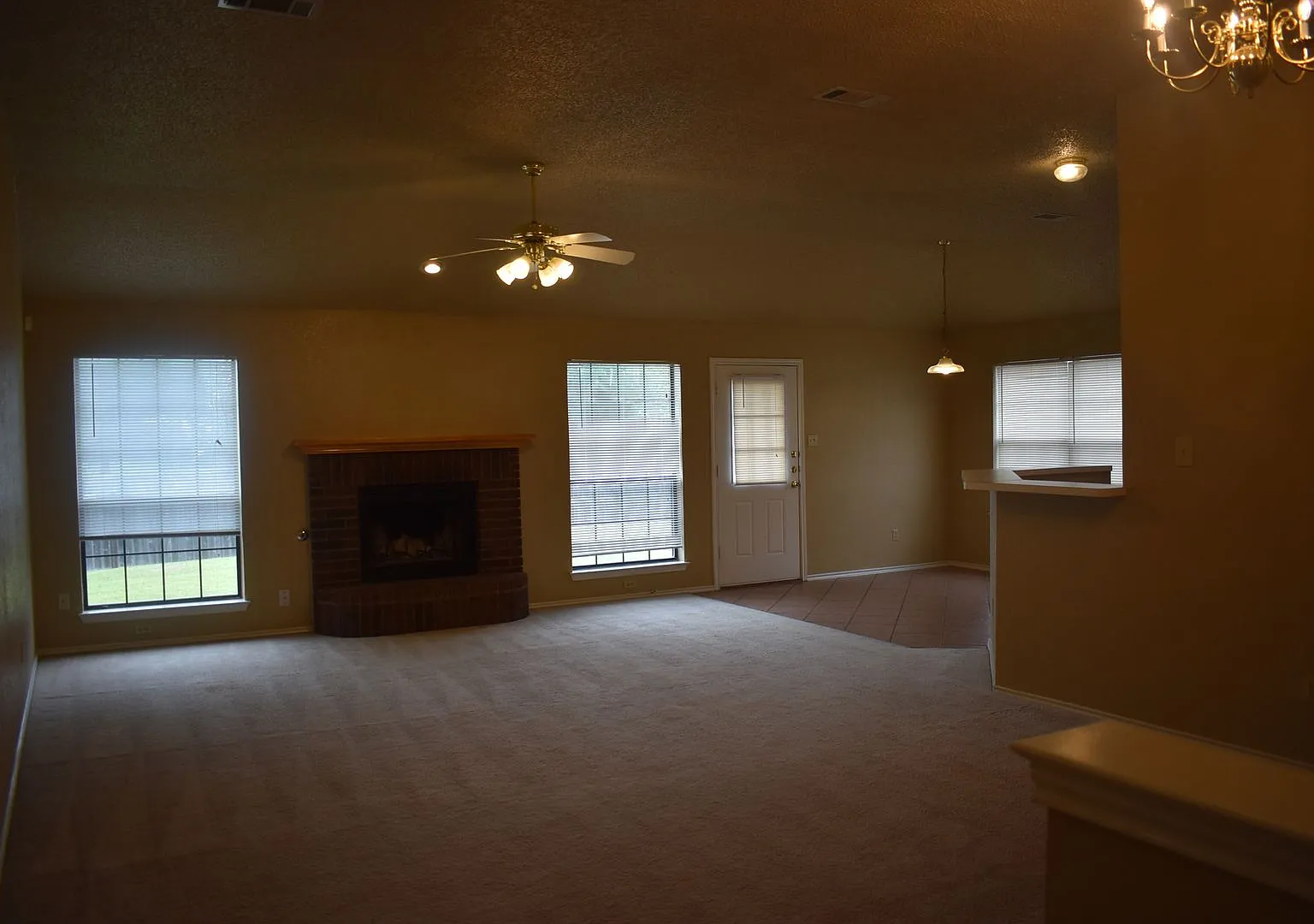 Spacious 3bd/2ba pet friendly home with privacy fence in Harker Heights! — Photo 4