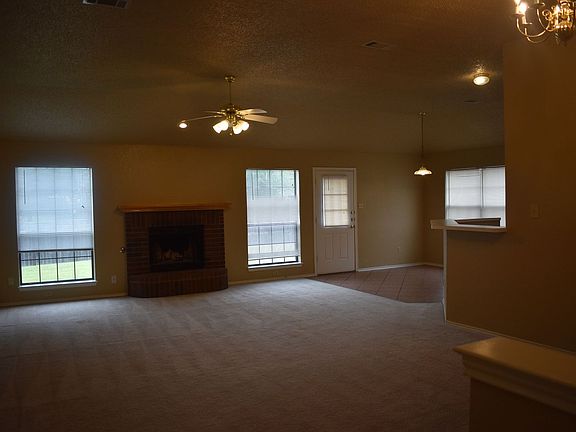 4th image of 2521 Creek Dr