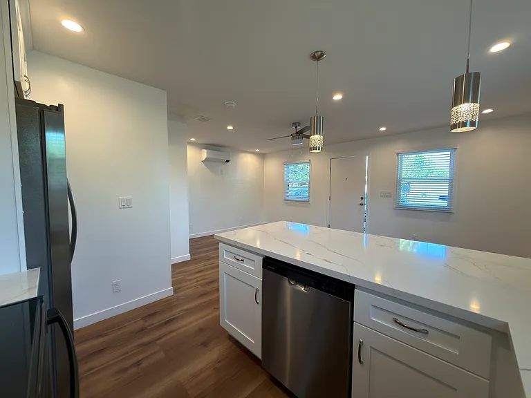 352 S Clark St #352 — Photo 6