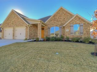 305 Bluffside Trails, Benbrook, TX 76126