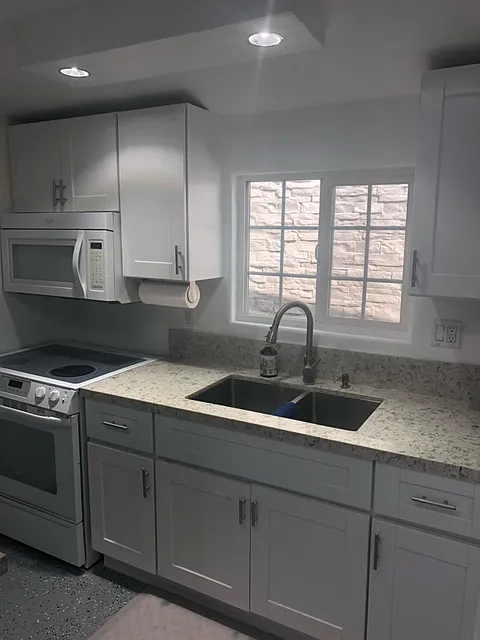Studio, 400 sqft, $1,595 — Photo 3