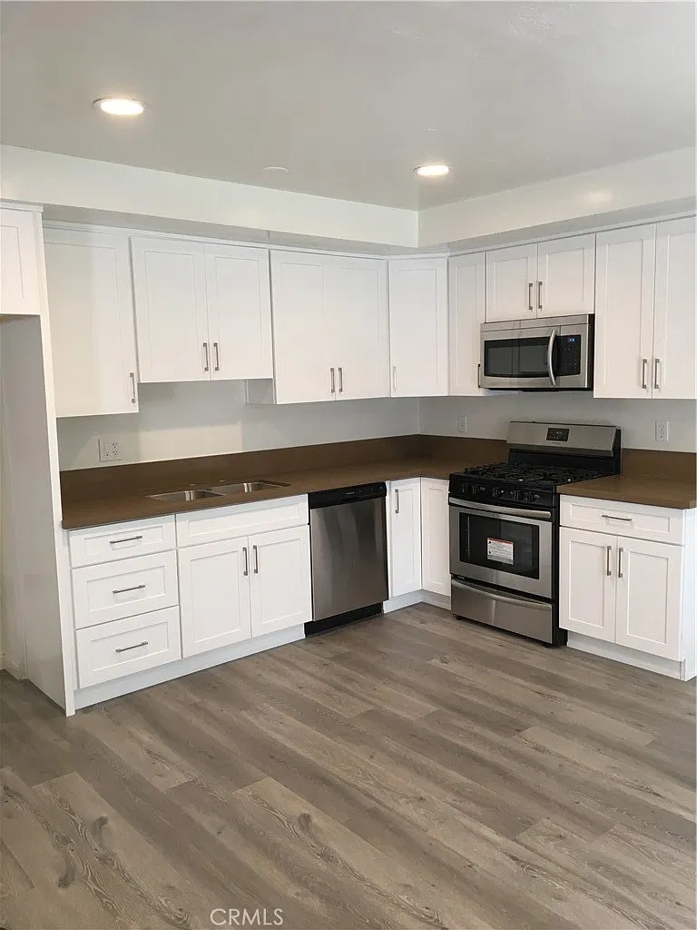 325 N Howard St — Photo 3